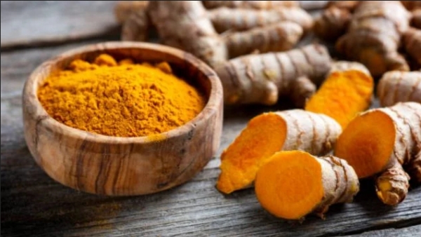 Descubre los beneficios de combinar cúrcuma y naranja en ayunas
